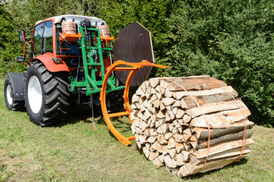 Meterholz kostengünstig bündeln mit Pressgarn und Vorrichtung. Brennholz bündeln