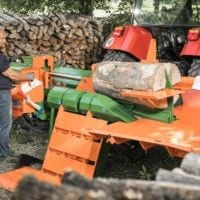 Holzspalter liegend, neue Holzablage und Stammheber für mehr Komfort bei der Holzarbeit, Easy- Spaltkreuz, Posch