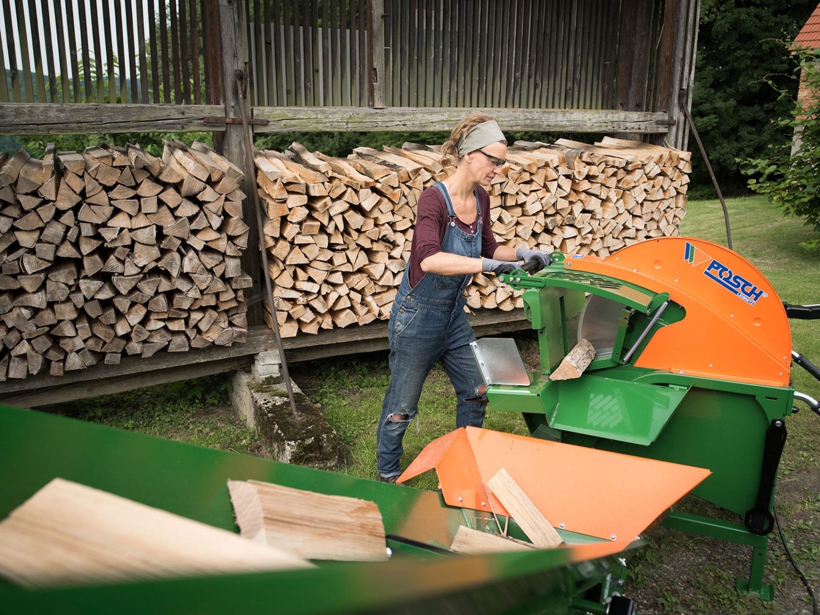 Producing Firewood Safely With Posch Leibnitz S Tilting Bench Saw