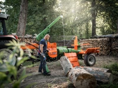 Posch, Liegendspalter, Waagrechtspalter auf Fahrwerk