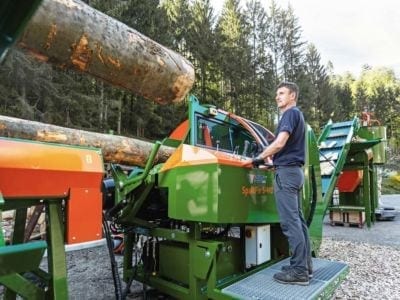 Brennholzautomat in Aktion von Posch